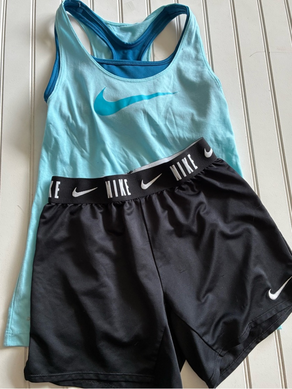 NIKE girls size medium short set